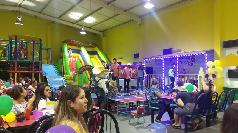 Show de botargas en el escenario